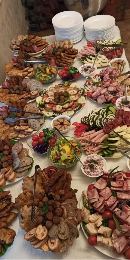 Catering: platouri pregătite pentru eveniment
