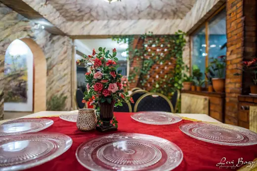 Mese aranjate în salon