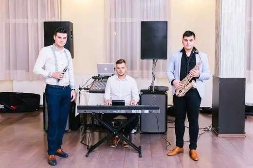 Seară românească cu muzică live