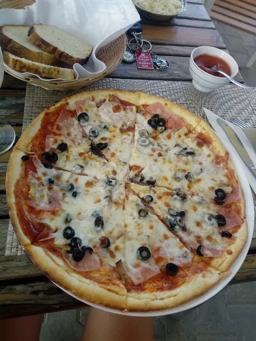 Pizza cu măsline